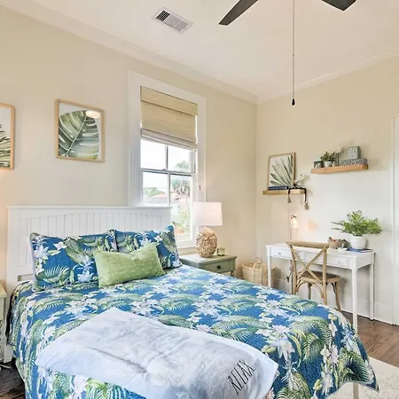 Charming Galveston Cottage - 1 Mi To Beach!
